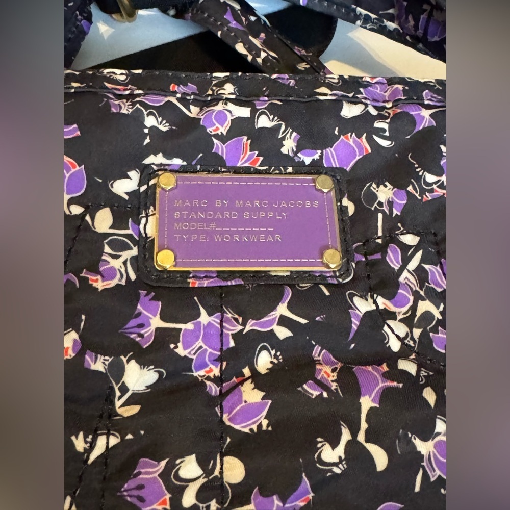 Marc by Marc Jacobs  nylon laptop bag in a black and purple floral - Picture 8 of 9